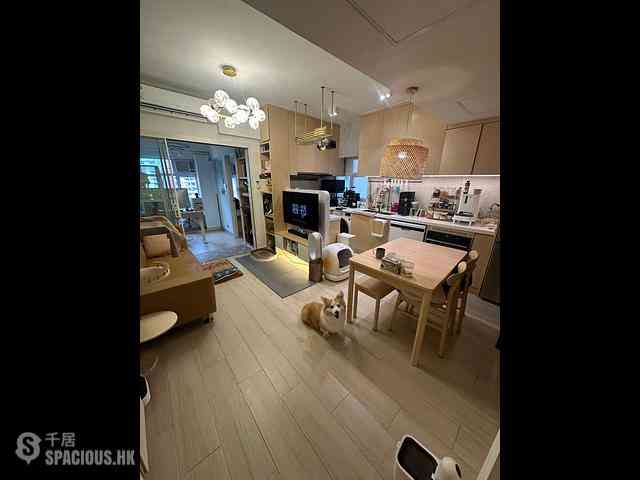 Kennedy Town - Luen Tak Apartments 01