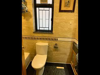 Fortress Hill - Le Sommet Block 1 05