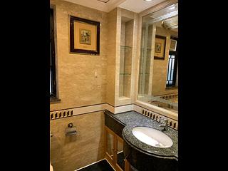 Fortress Hill - Le Sommet Block 1 06