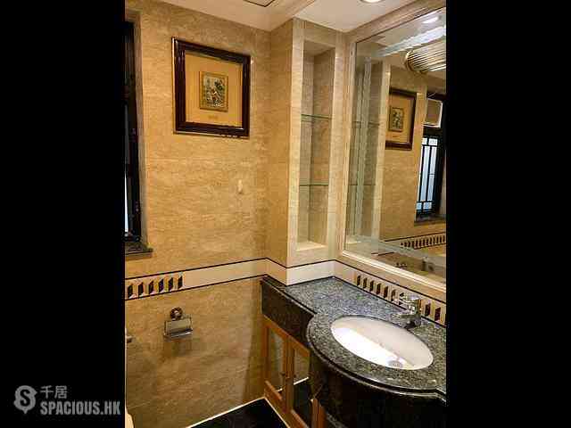 Fortress Hill - Le Sommet Block 1 06