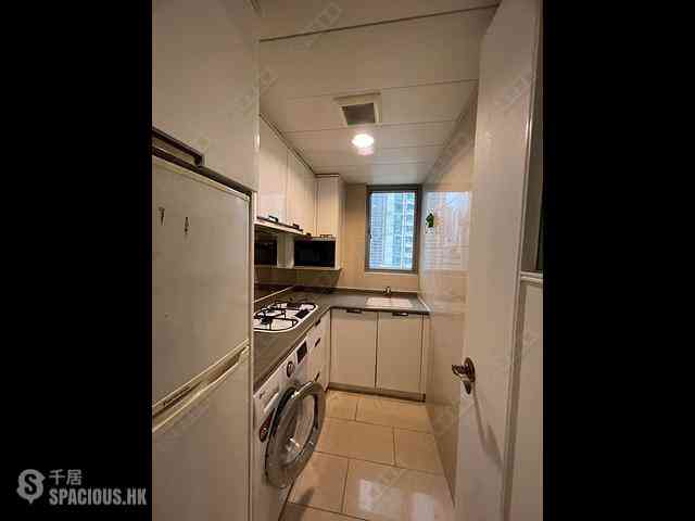 Tai Kok Tsui - Hampton Place Tower 3 05