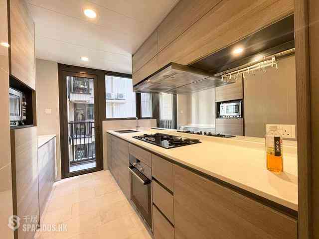 Tung Chung - The Visionary Tower 9 07