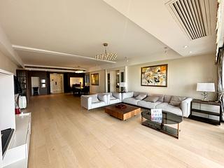 Mid Levels Central - Clovelly Court Block 1 03