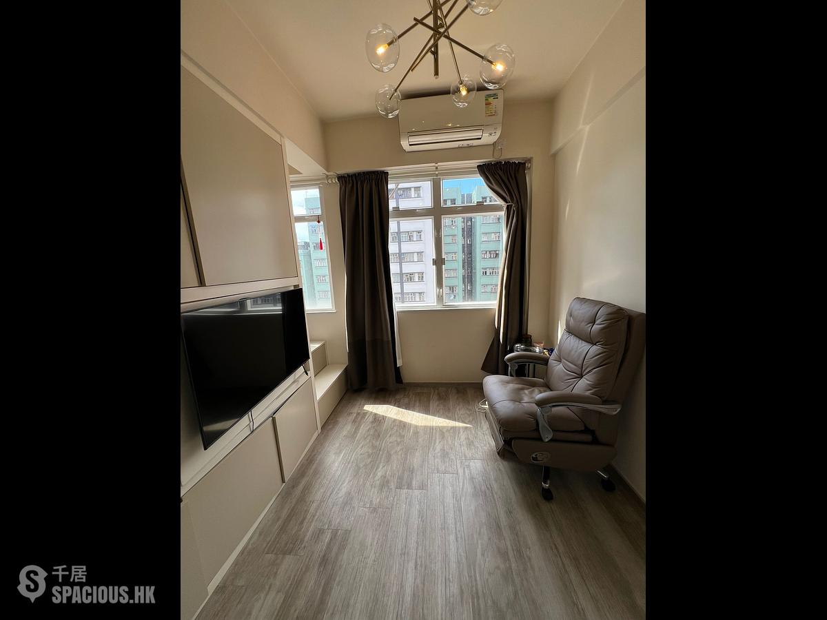 Sai Ying Pun - Hang Yue Building 01