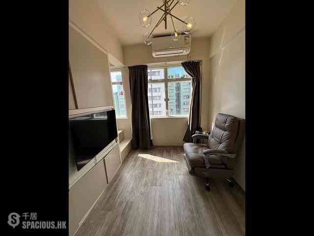 Sai Ying Pun - Hang Yue Building 01