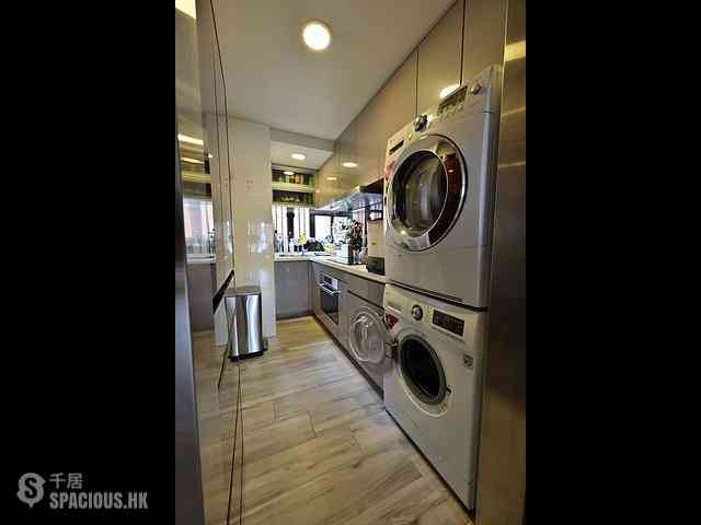 Tai Wai - Parc Royale Block 7 07