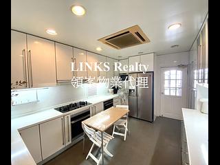 Chung Hom Kok - Pinewaver Villas 03