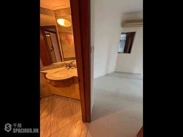 West Kowloon - The Waterfront Phase 1 Block 3 08