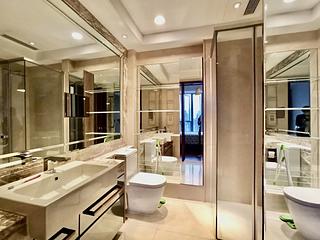 Wan Chai - The Avenue Phase 2 Block 2 05