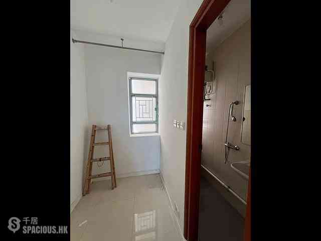 Tung Chung - Tung Chung Crescent Phase 2 Block 9 08