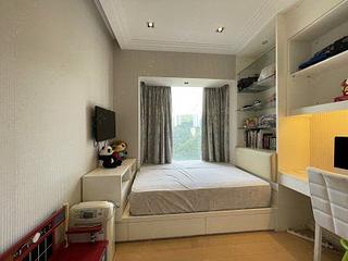 Happy Valley - Broadwood Twelve 04