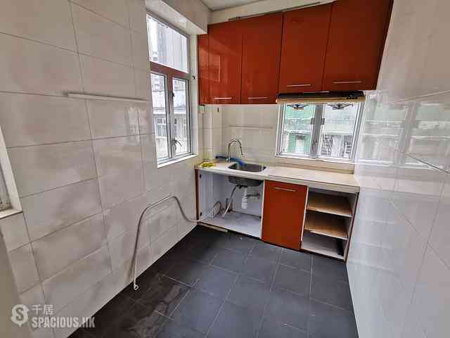 Central - Chung Shan House 09