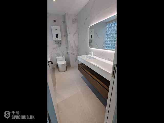Lam Tei - Oaklands Court Block 3 13