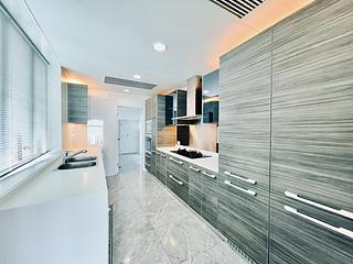 Mid Levels Central - The Harbourview 09