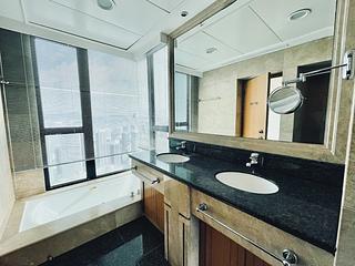 Mid Levels Central - The Harbourview 03