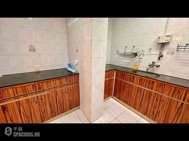 Wan Chai - Phoenix Court Block 4 07