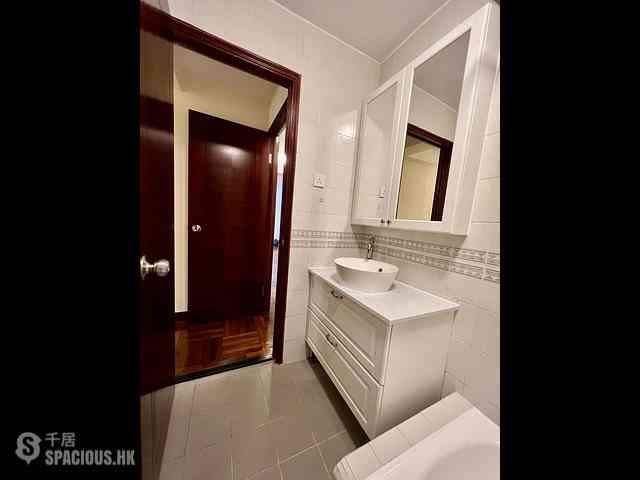 Wan Chai - Phoenix Court Block 4 08