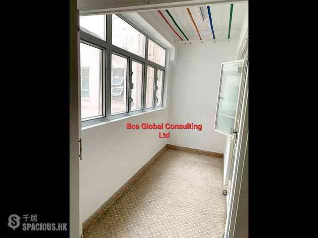 Mid Levels West - Hing Wah Mansion Block B 07