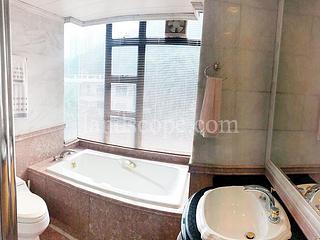 Mid Levels Central - Fairlane Tower 06