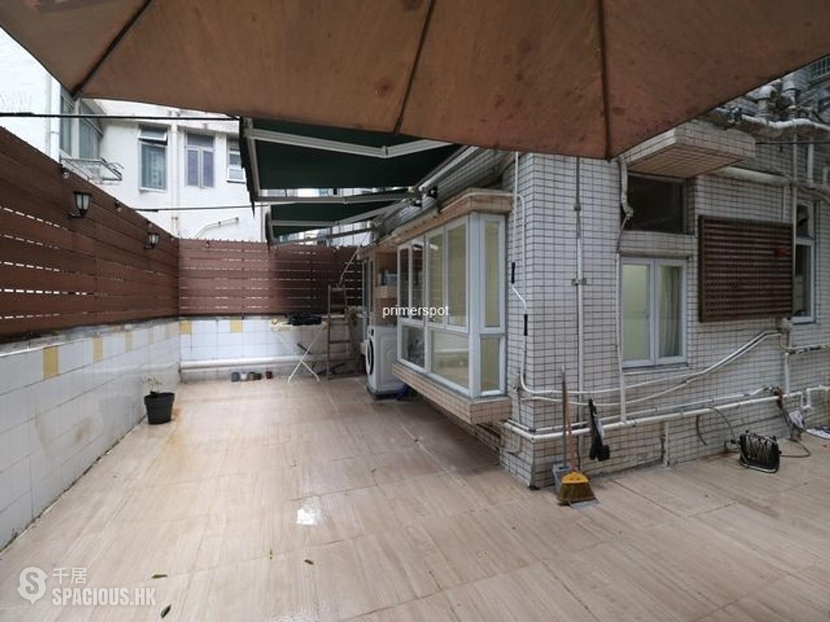 Wan Chai - Lok Moon Mansion 01