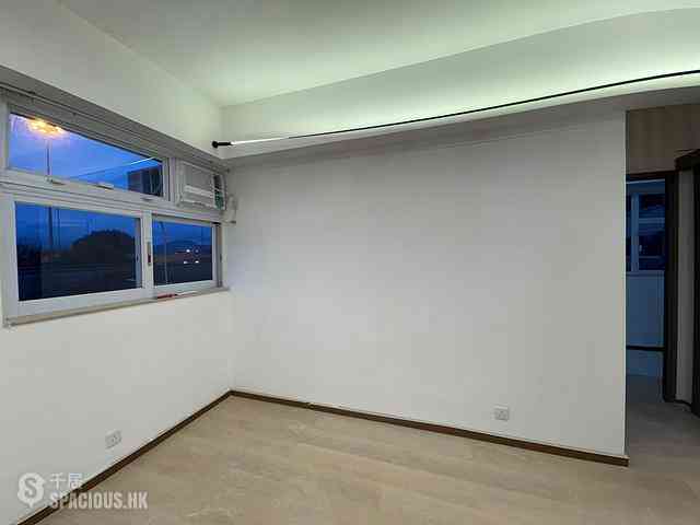 Sai Ying Pun - Kwan Yick Building Phase 3 Block A 04