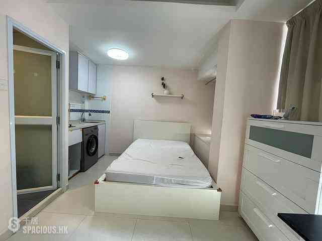 Sheung Wan - Man King Building 01