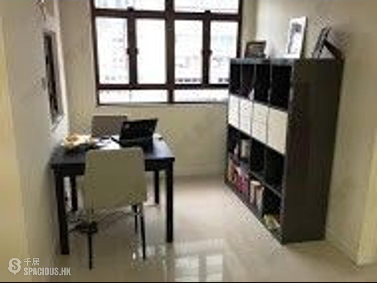 Wan Chai - Chiu Hin Mansion 01