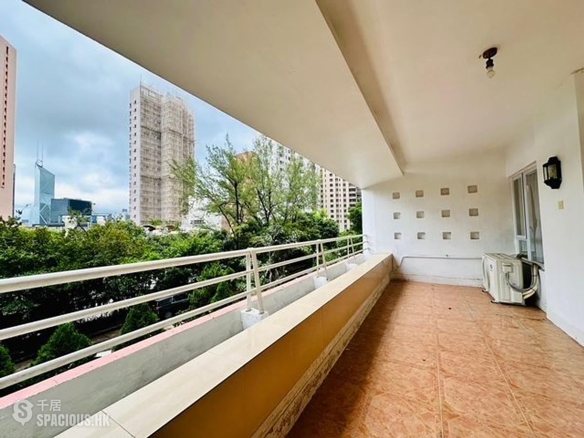 Mid Levels Central - Pine Court 01
