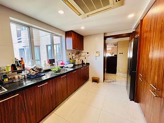 Mid Levels Central - Garden Terrace 09