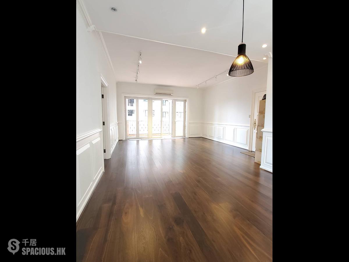 Mid Levels West - Breezy Court 01