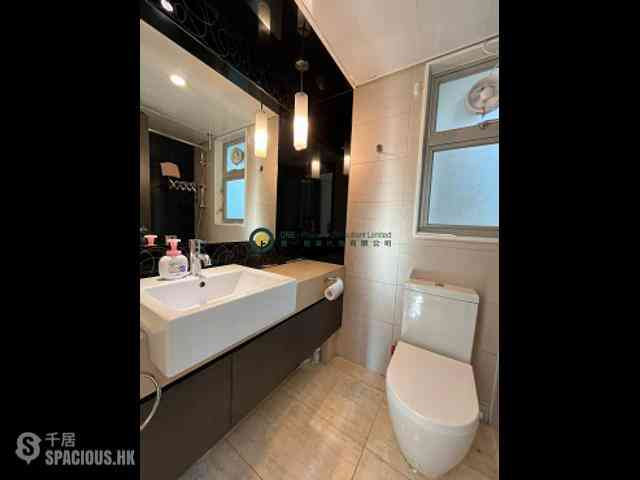 Sai Ying Pun - Centre Place 05