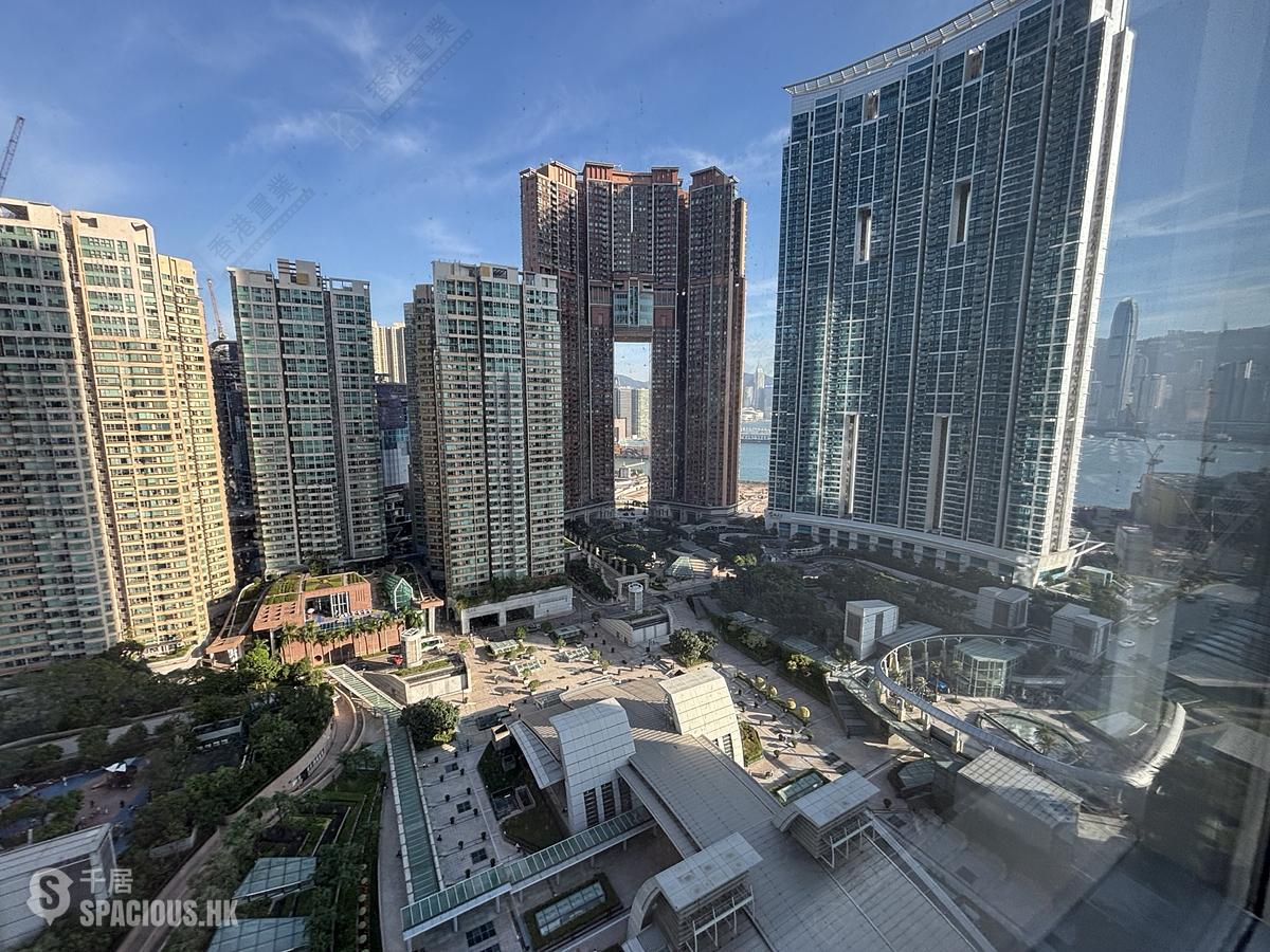 West Kowloon - The Cullinan (Tower 21 Zone 2 Luna Sky) 01