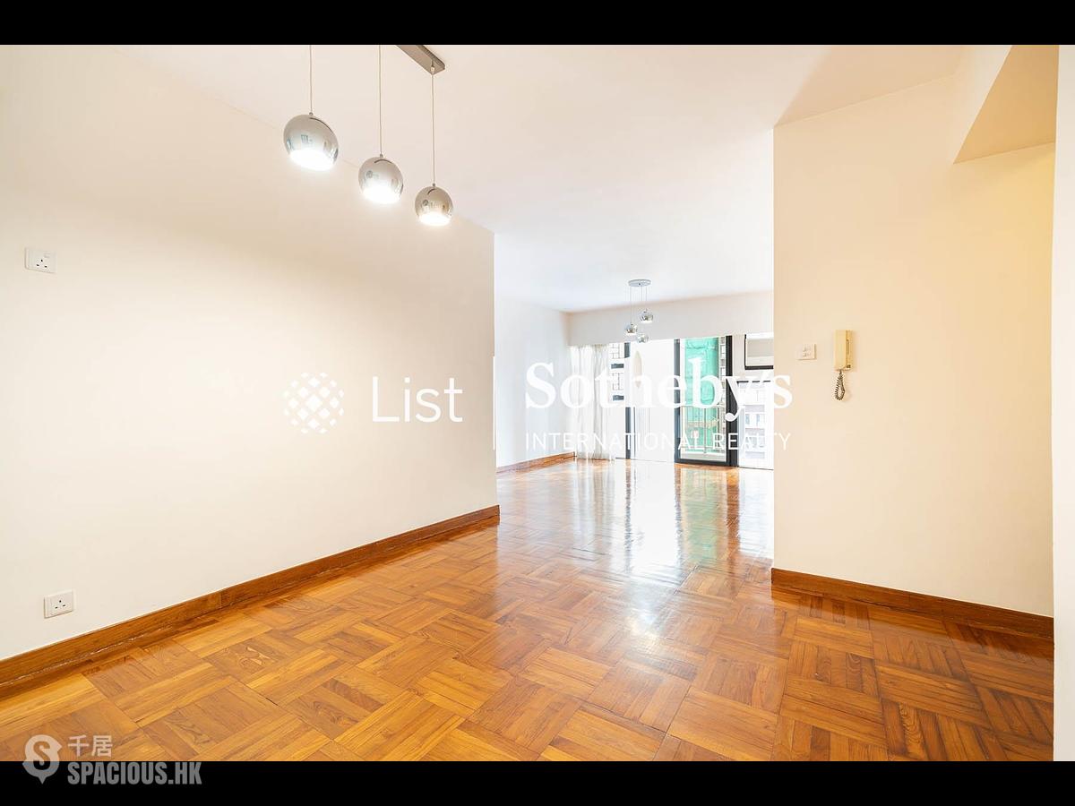 Mid Levels Central - Elegant Terrace 01