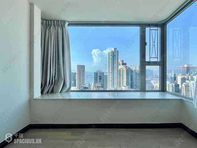 Sai Ying Pun - Centre Place 01