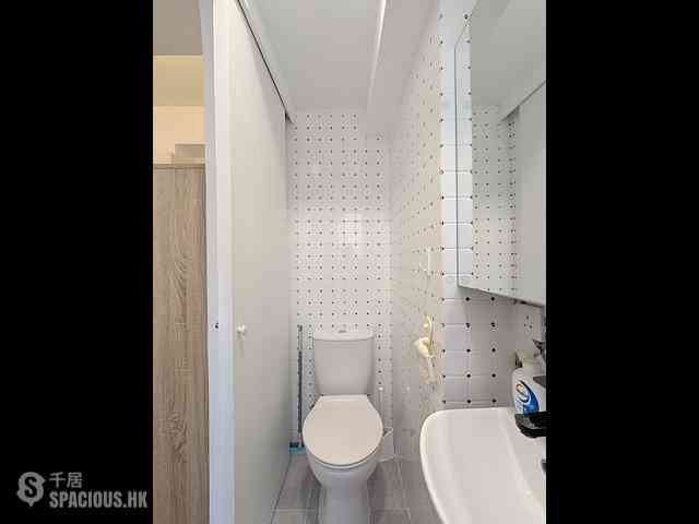 Sheung Wan - 242-244A, Queen's Road Central 07