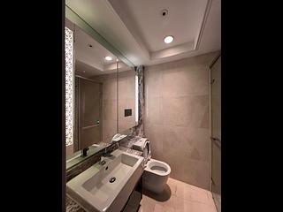 Wan Chai - The Avenue Phase 2 Block 2 02