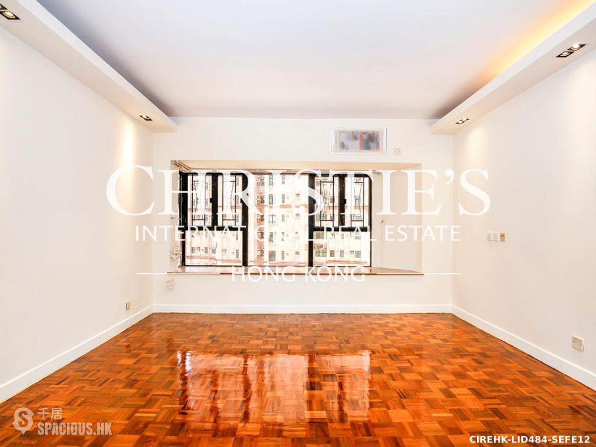 Mid Levels Central - Flourish Court 01