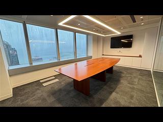 Central - The Center 03
