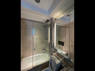 Wan Chai - The Avenue Phase 2 Block 1 02