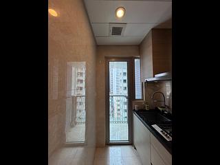 Wan Chai - The Avenue Phase 2 Block 1 04