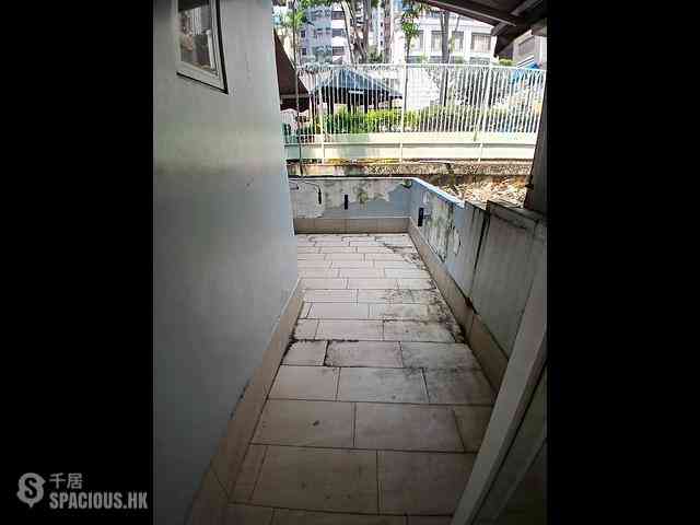 Soho - Kwan Fat Building (House) 06