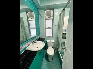 Wan Chai - Vincent Mansion 04