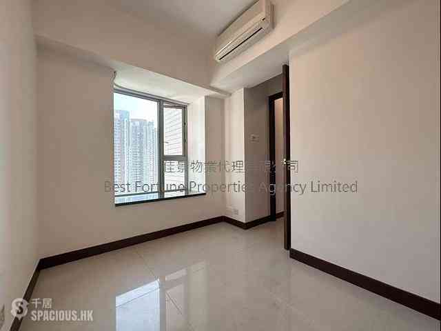 Kennedy Town - The Merton Tower 2 06