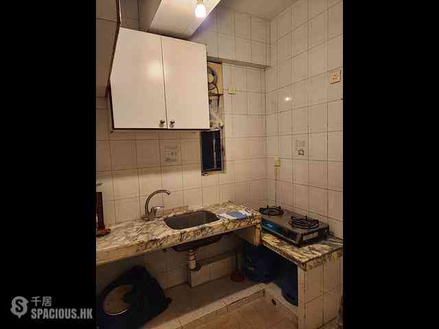 Wan Chai - Nin Fung Mansion 04