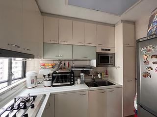 Mid Levels Central - The Grand Panorama Block 1 08