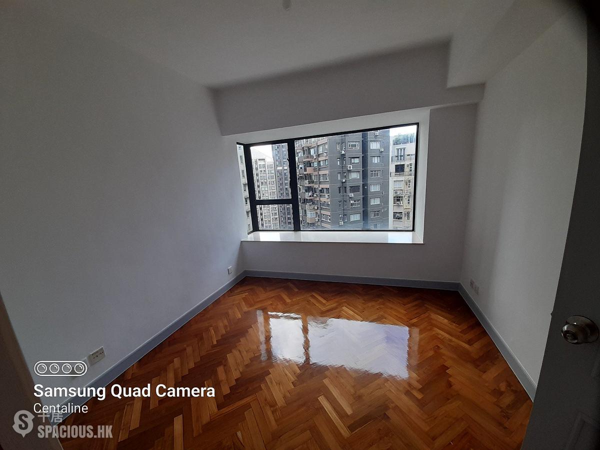 Mid Levels Central - 62B, Robinson Road 01