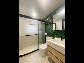 Sheung Wan - 28-30, Queen Street 05