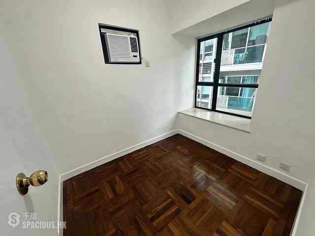 Wan Chai - Pinnacle Building 04