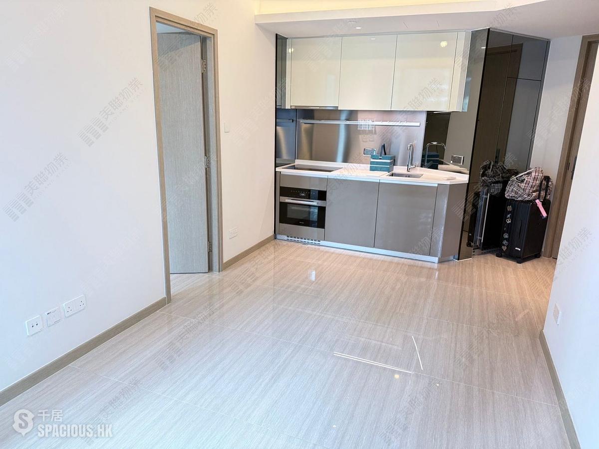 Wong Chuk Hang - The Southside Phase 1 Southland Tower 1A 01