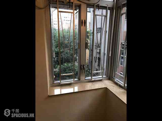 Sai Ying Pun - Lucky Building 04